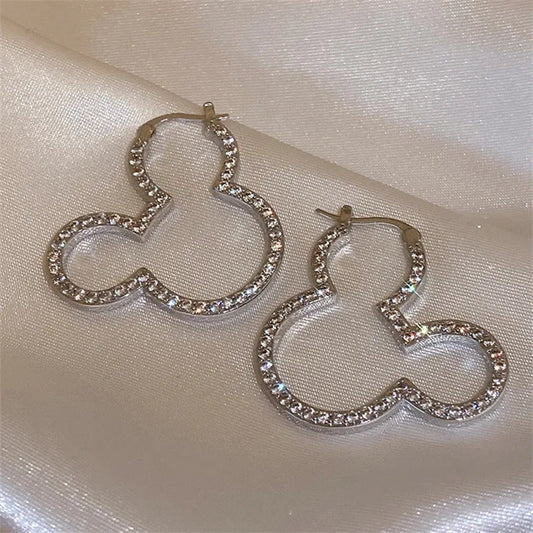 Charming Silver Earring for Any Occasion