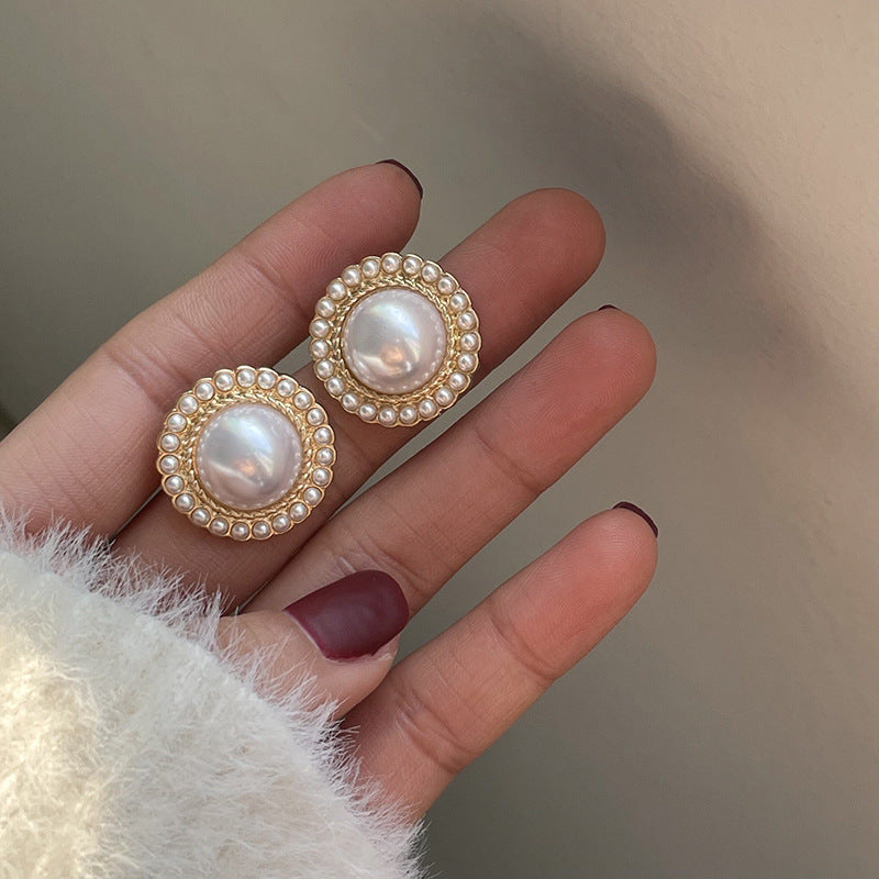 Charming Pearl Earring for Any Occasion