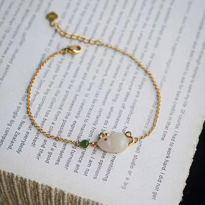 Classic Gold Bracelet with Timeless Appeal