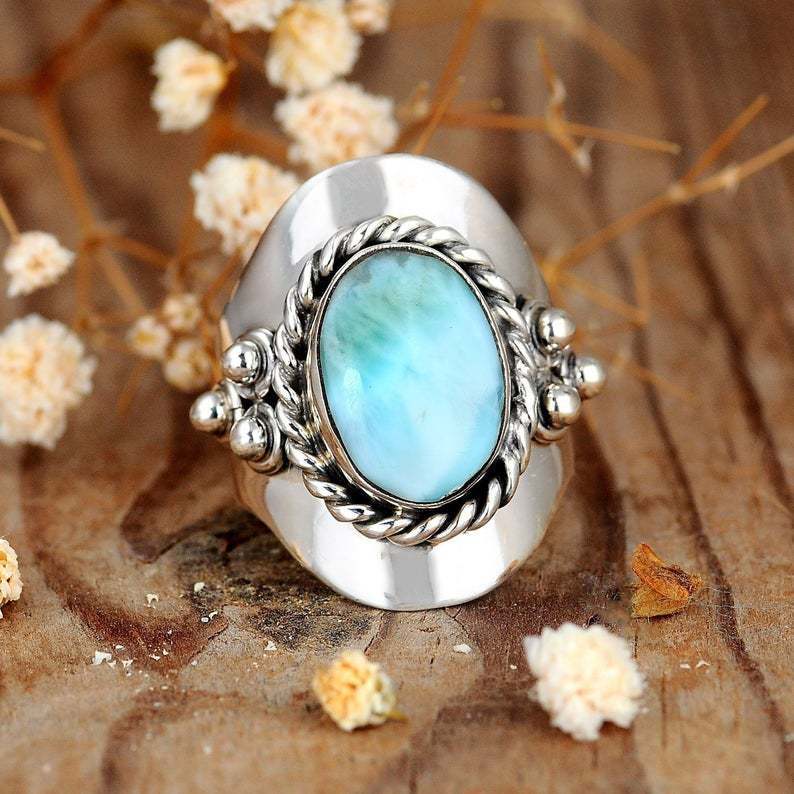Charming Silver Ring for Any Occasion