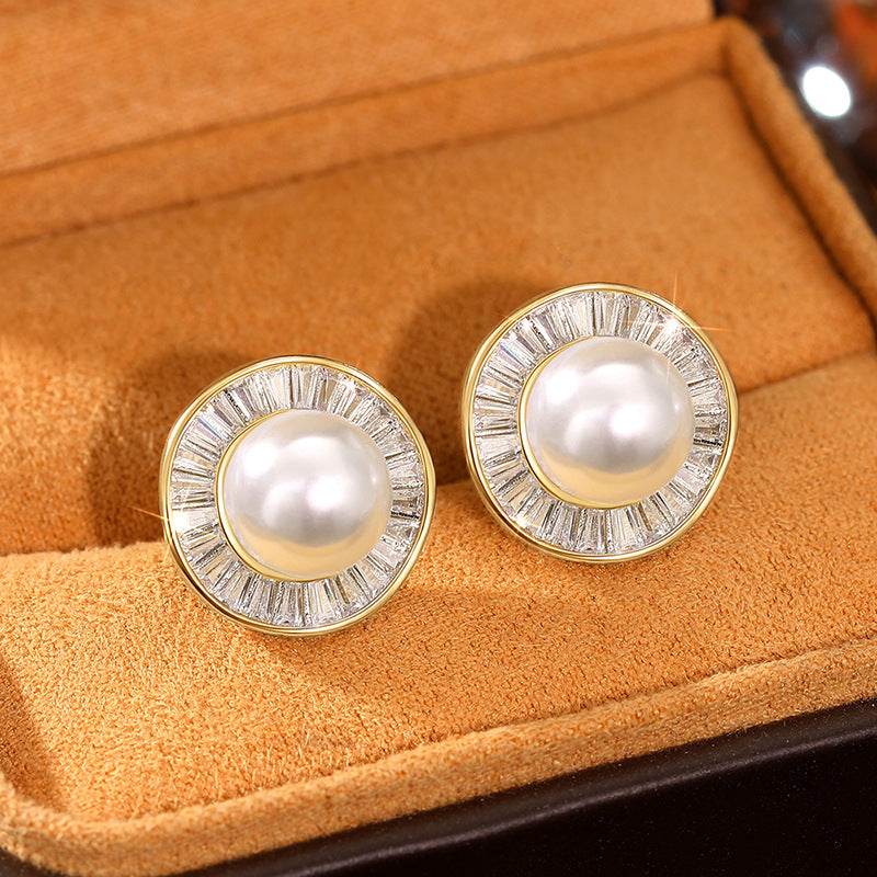 Charming Pearl Earring for Any Occasion