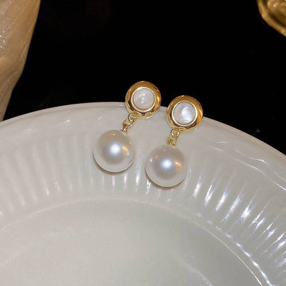 Romantic Pearl Earring for Special Moments