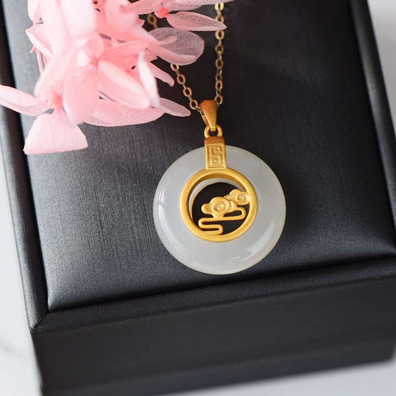 Beautiful Gold Necklace with Unique Style