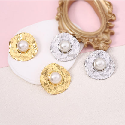 Classic Pearl Earring with Timeless Appeal