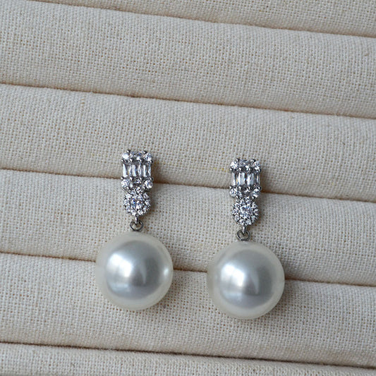 Charming Silver Earring for Any Occasion