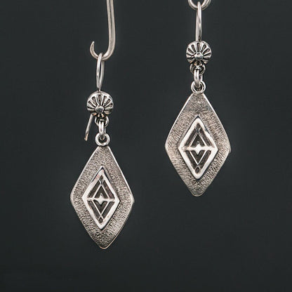 Charming Earring for Any Occasion