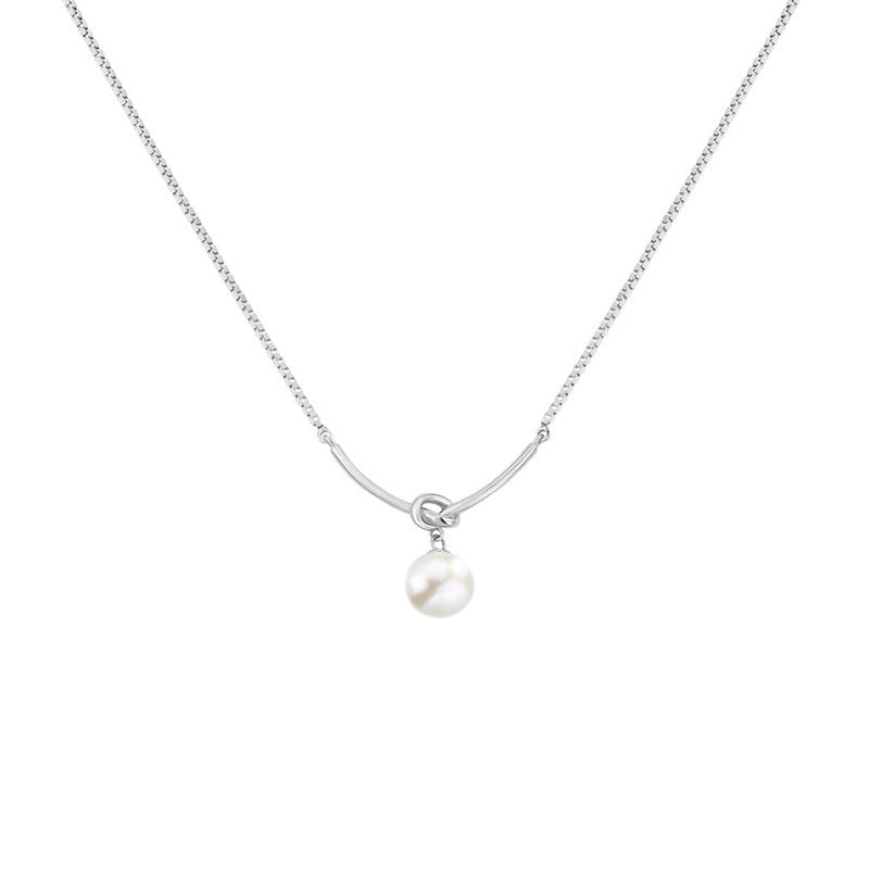 Classic Pearl Necklace with Timeless Appeal