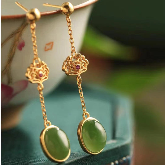 Romantic Gold Earring for Special Moments