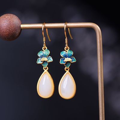 Romantic Silver Earring for Special Moments