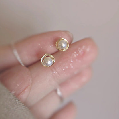 Classic Pearl Earring with Timeless Appeal