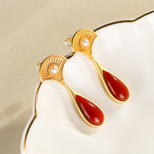 Classic Gold Earring with Timeless Appeal