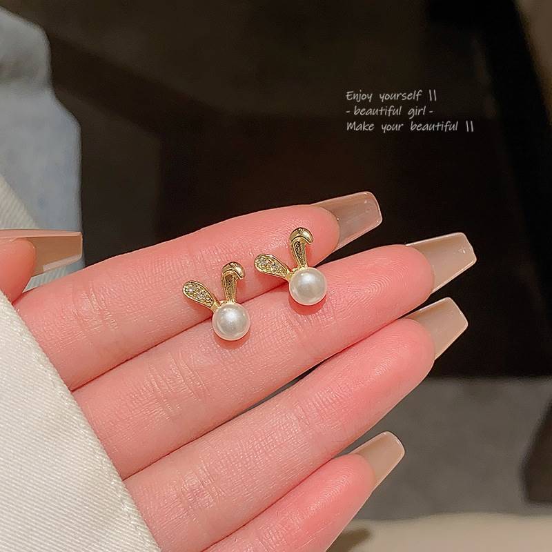 Stunning Pearl Earring for Daily Wear