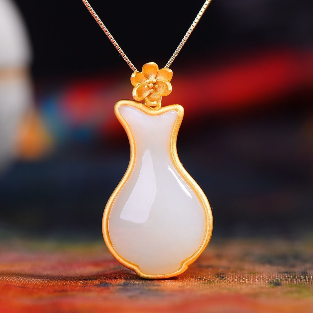 Elegant Gold Necklace for Every Occasion