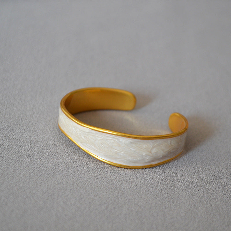 Stunning Gold Bracelet for Daily Wear