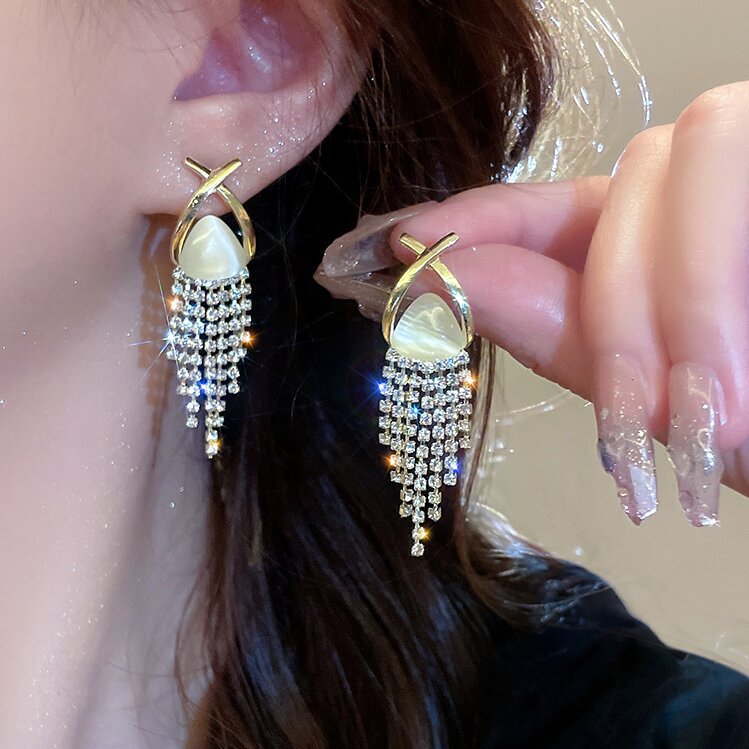 Romantic Pearl Earring for Special Moments