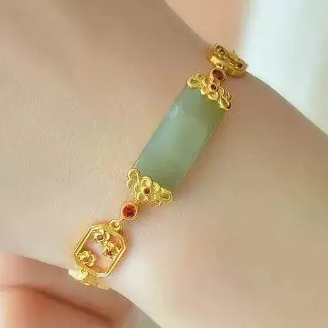 Classic Silver Bracelet with Timeless Appeal