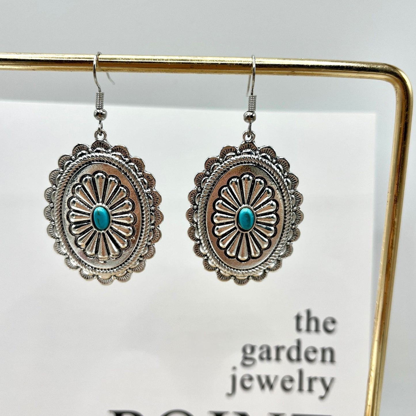 Charming Earring for Any Occasion