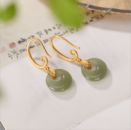 Charming Silver Earring for Any Occasion