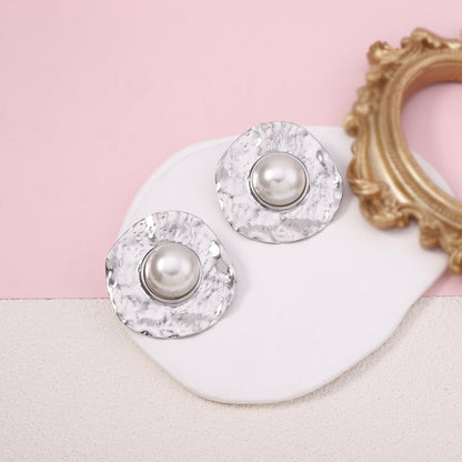 Classic Pearl Earring with Timeless Appeal