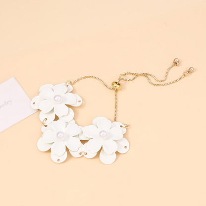 Beautiful Pearl Necklace with Unique Style