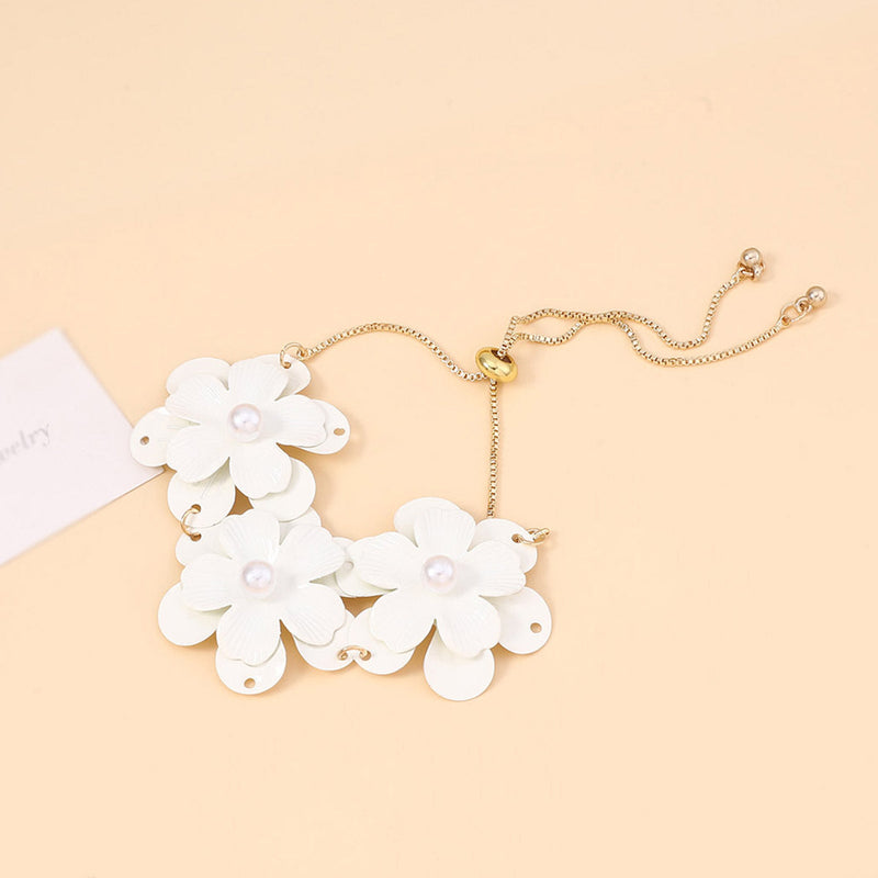 Beautiful Pearl Necklace with Unique Style