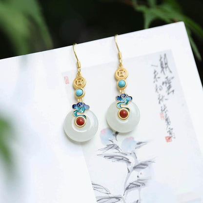Charming Silver Earring for Any Occasion