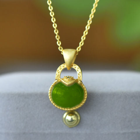 Romantic Silver Necklace for Special Moments