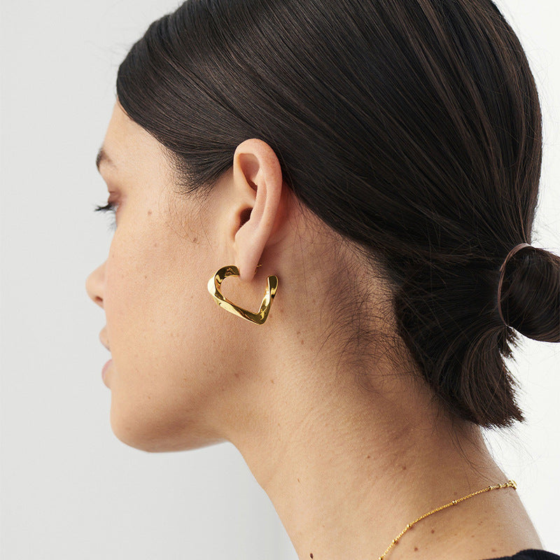 Romantic Gold Earring for Special Moments