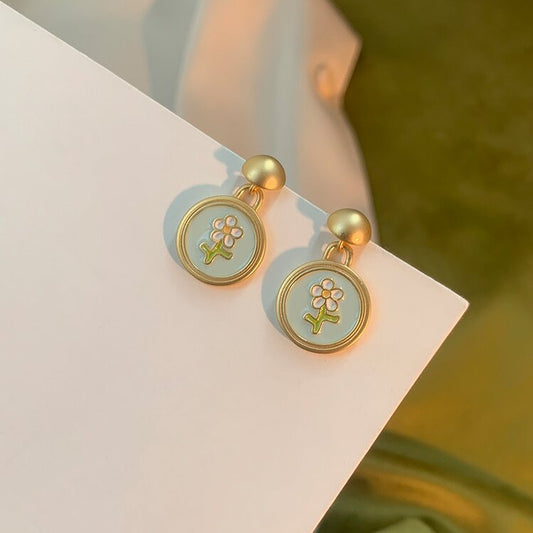 Classic Earring with Timeless Appeal