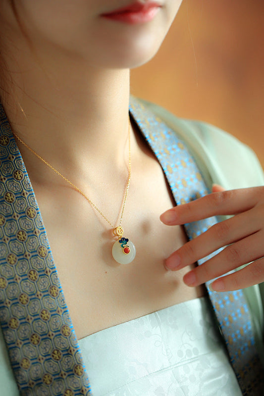 Charming Gold Necklace for Any Occasion