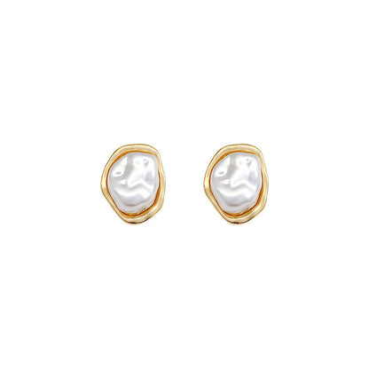 Charming Pearl Earring for Any Occasion