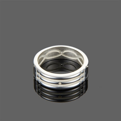 Classic Gold Ring with Timeless Appeal