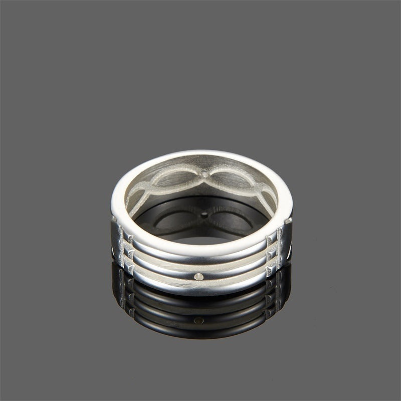 Classic Gold Ring with Timeless Appeal