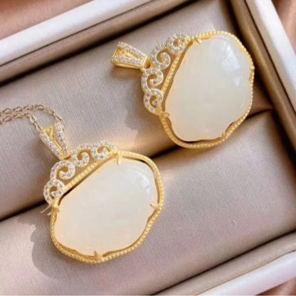 Charming Silver Pendant for Any Occasion
