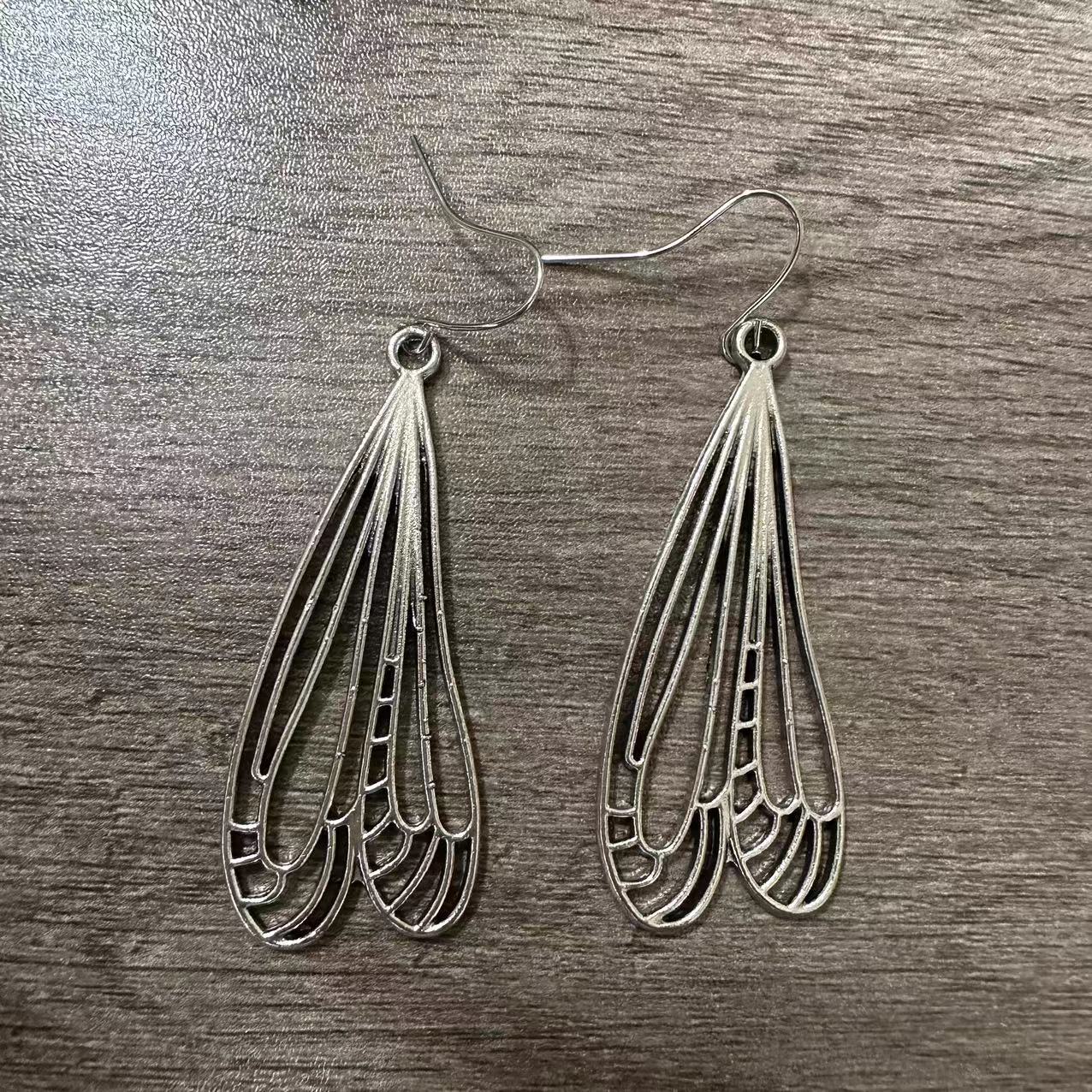 Romantic Silver Earring for Special Moments