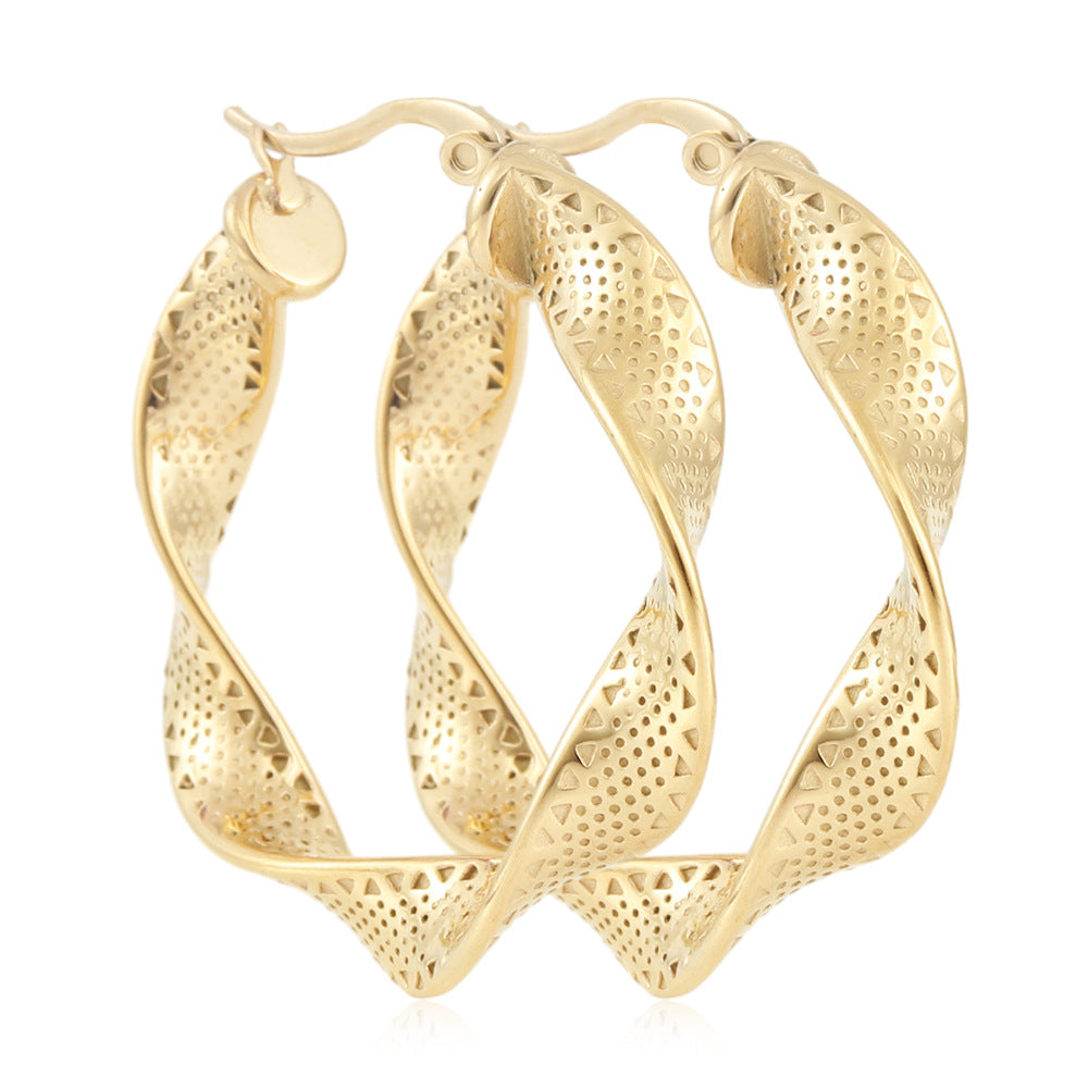 Classic Gold Earring with Timeless Appeal