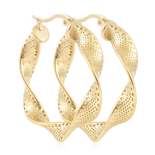 Classic Gold Earring with Timeless Appeal