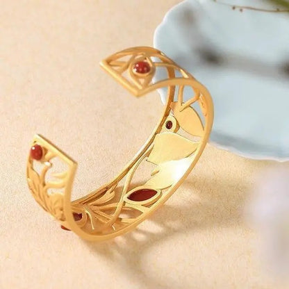 Classic Gold Bracelet with Timeless Appeal