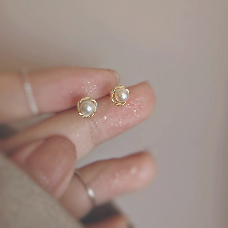 Classic Pearl Earring with Timeless Appeal