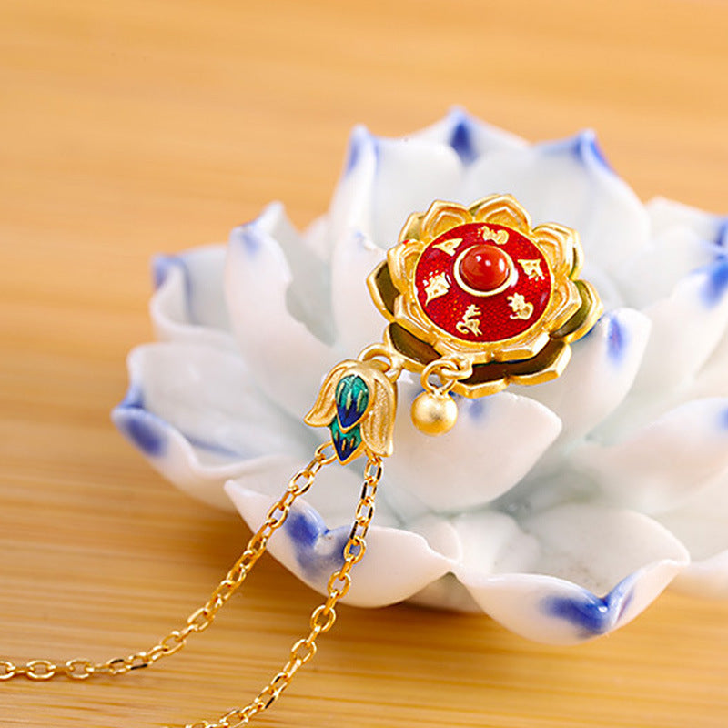 Beautiful Gold Pendant with Unique Style