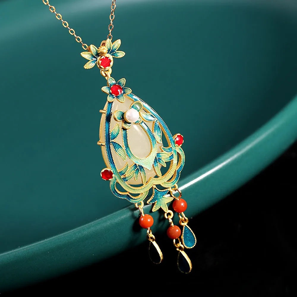 Beautiful Silver Pendant with Unique Style