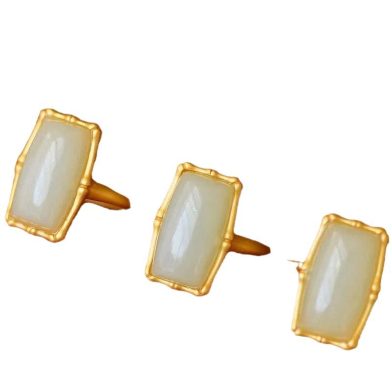 Classic Gold Ring with Timeless Appeal