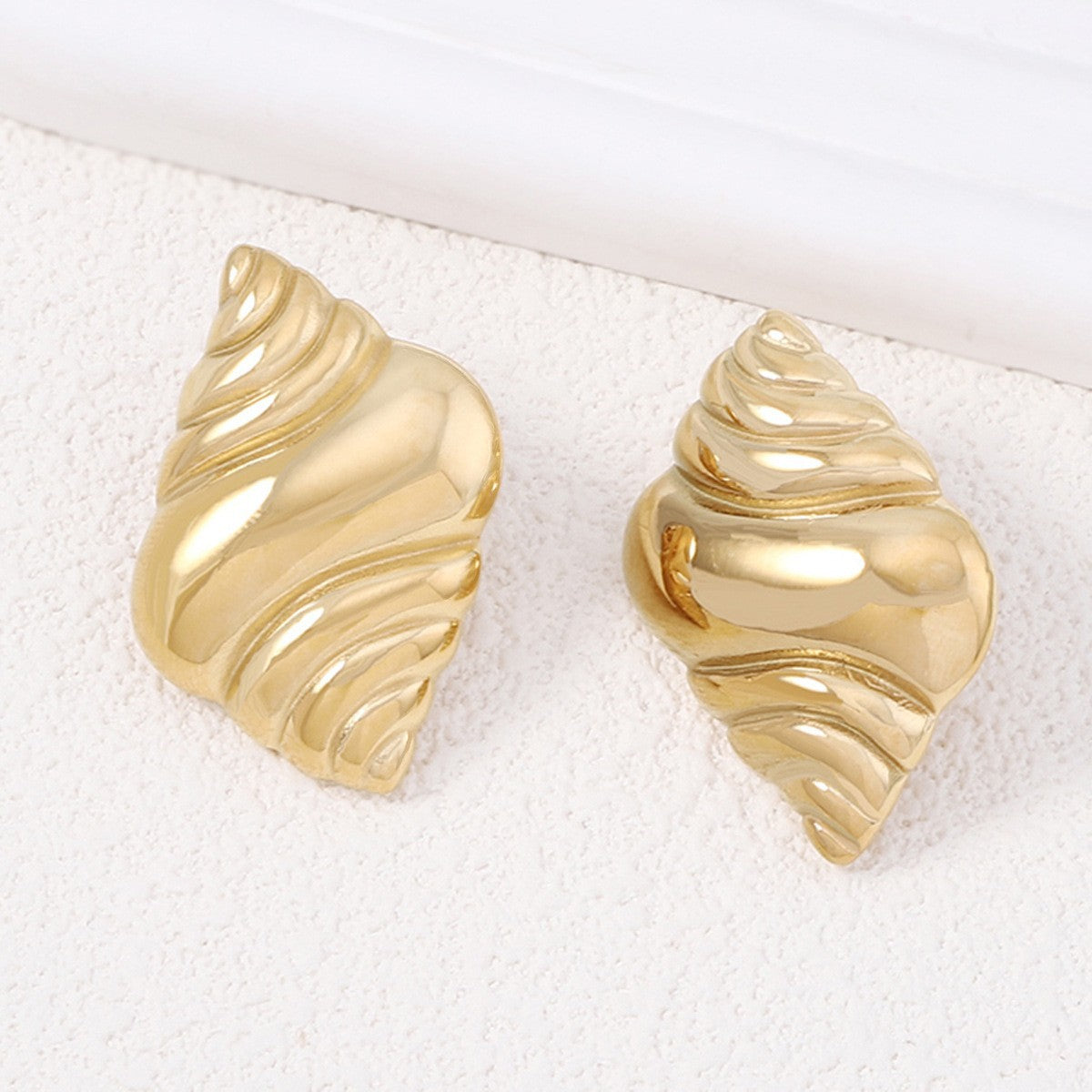 Beautiful Pearl Earring with Unique Style