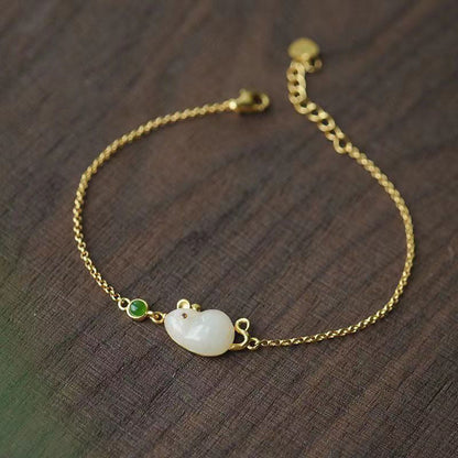 Classic Gold Bracelet with Timeless Appeal