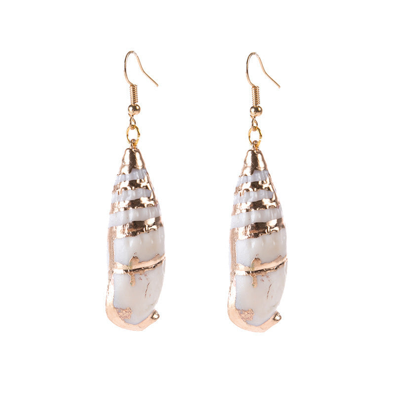 Classic Gold Earring with Timeless Appeal