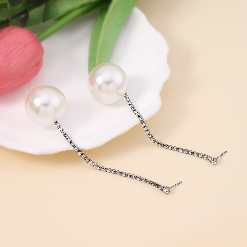 Classic Pearl Earring with Timeless Appeal