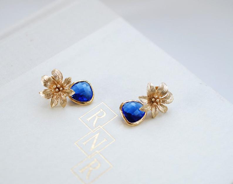 Charming Gold Earring for Any Occasion