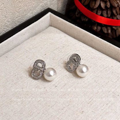 Beautiful Pearl Earring with Unique Style