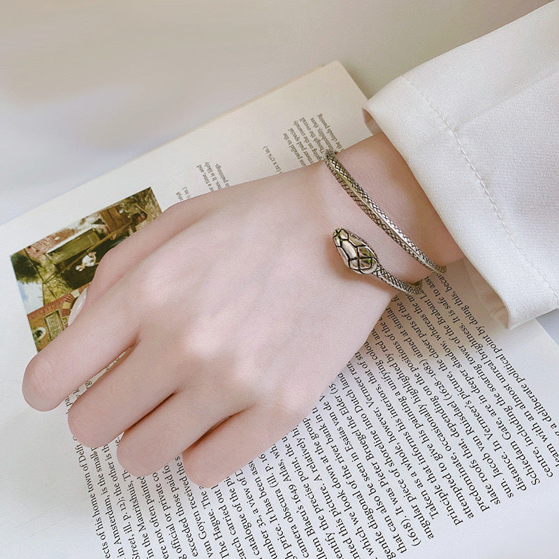 Beautiful Silver Bracelet with Unique Style