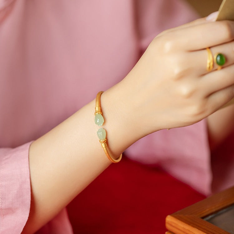 Classic Gold Bracelet with Timeless Appeal